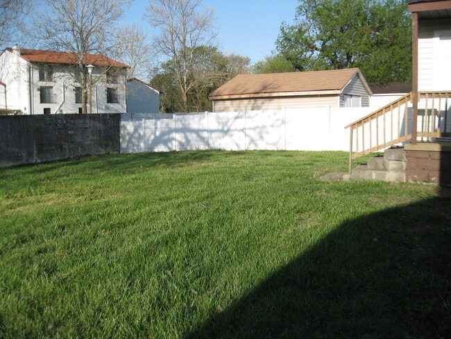 Building Photo - Adorable 2 Bedroom in Hampton!