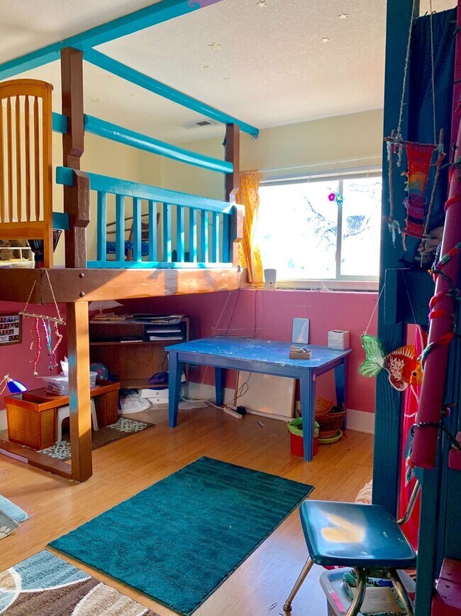 Building Photo - Spacious Rowhouse on Cul-de-sac in SW Longmont for Lease!