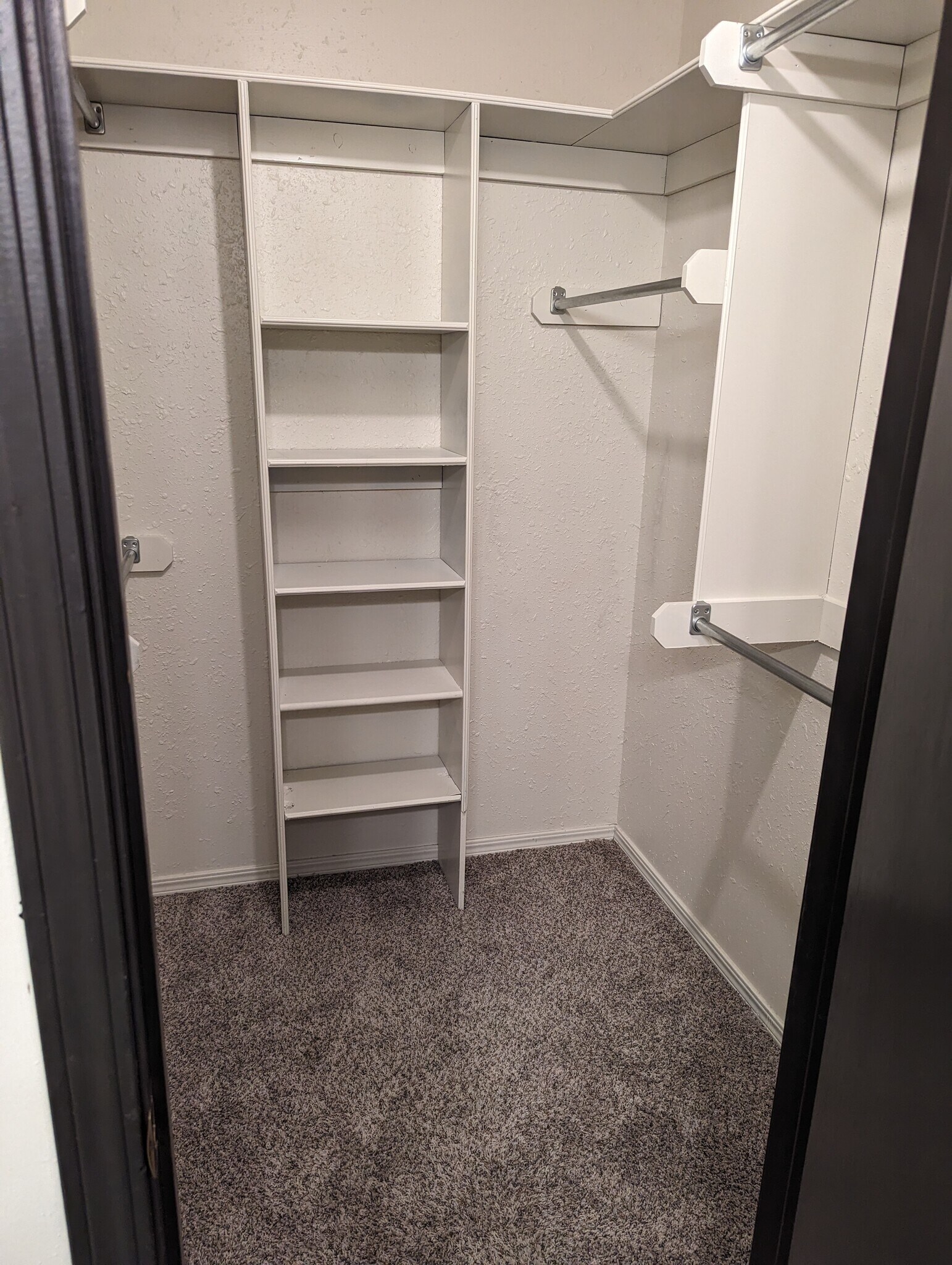 walk in closet - 9021 N Rockwell Dr