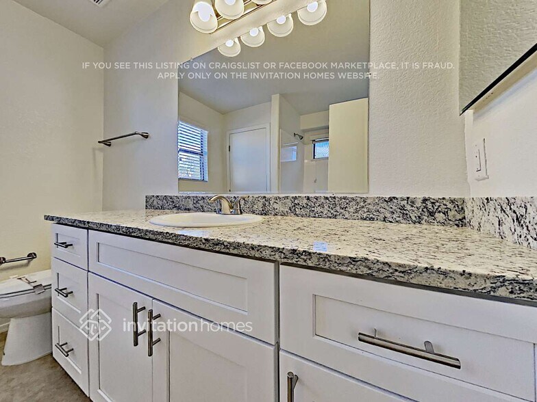 Building Photo - 2330 E Pinto Dr