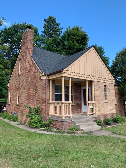 Primary Photo - 409 W Arrowhead Rd