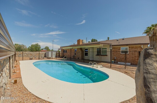 Building Photo - 3021 Fierro Dr