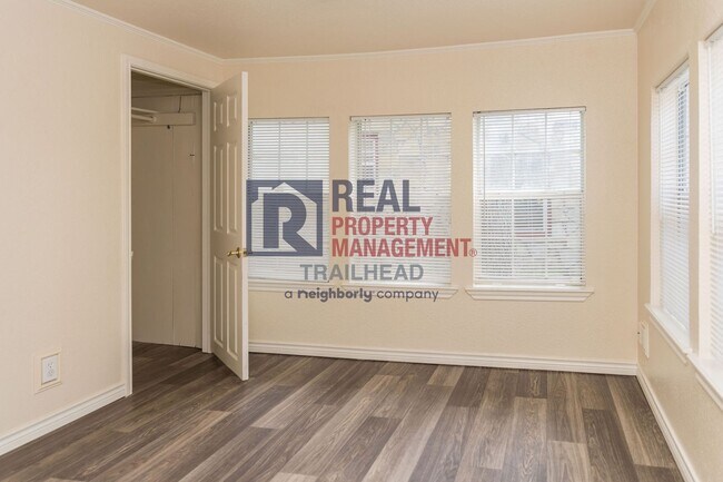 Building Photo - Cozy 2 Bedroom Home Near Historic Downtown Glen Rose