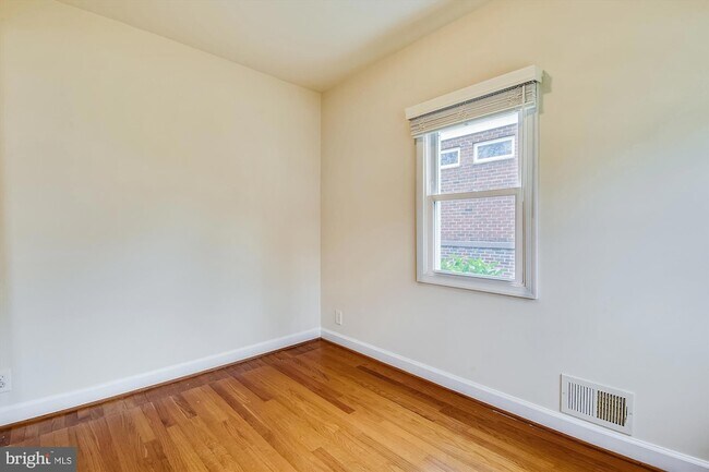 Building Photo - 210 E Hamilton Ave