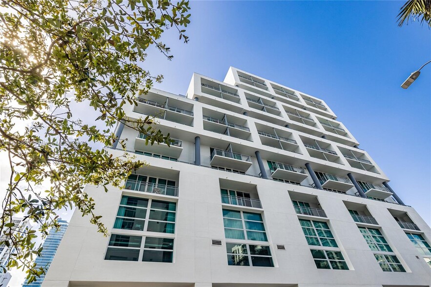 Building - 350 NE 24th St