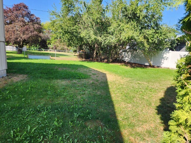 Building Photo - $2,700 – Spacious 4 Bed / 2 Bath Home in S...