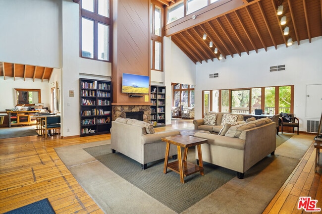 Building Photo - 9103 Summertime Ln