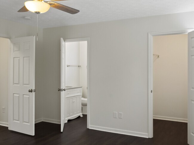 Building Photo - 556 Weeping Willow Ln