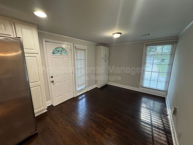 Building Photo - 1413 David Cir