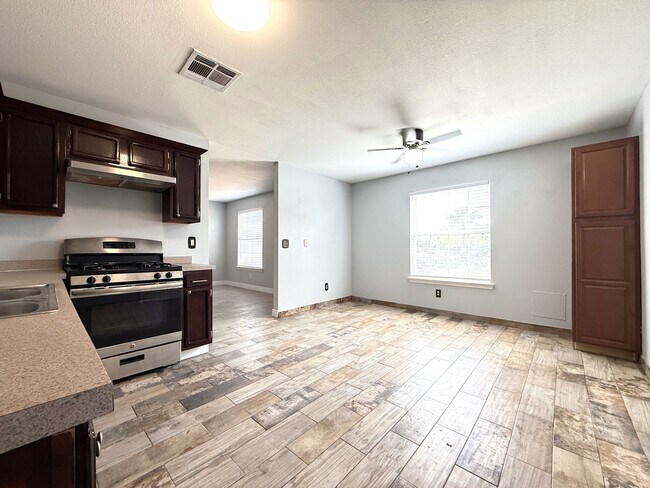 Building Photo - 12309 Tierra Inca Dr