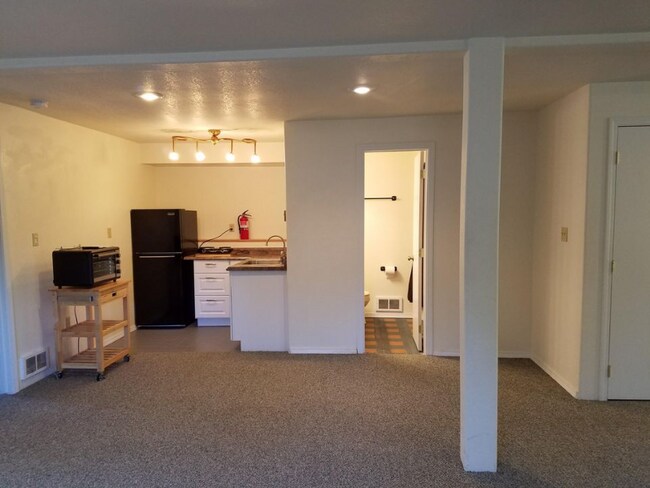 Building Photo - 28413 N Selkirk View Dr