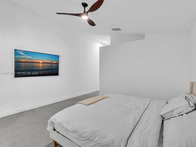 Building Photo - 4962 SW 32nd Way