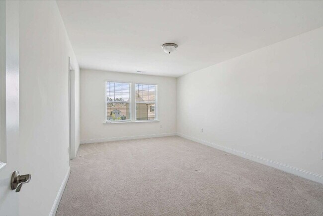 Building Photo - 130 Silent Brk Trl