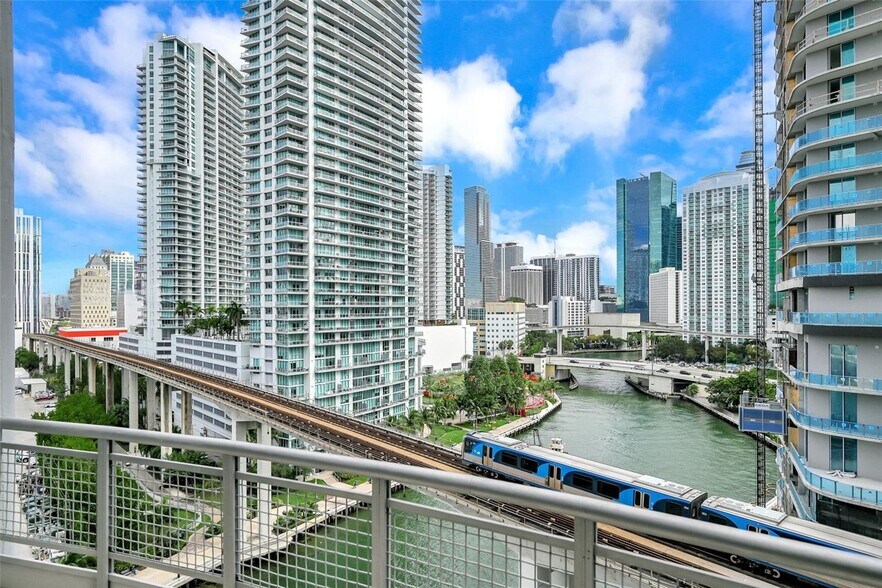 Building Photo - 690 SW 1st Ct