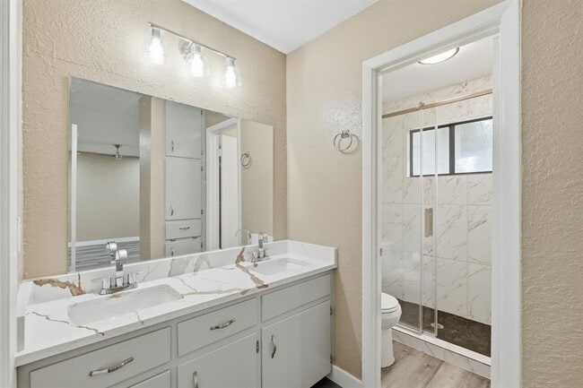 Building Photo - 5605 Highland Crest Dr