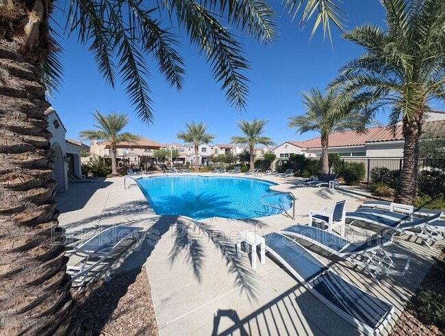 Building Photo - 265 E Balsam Dr