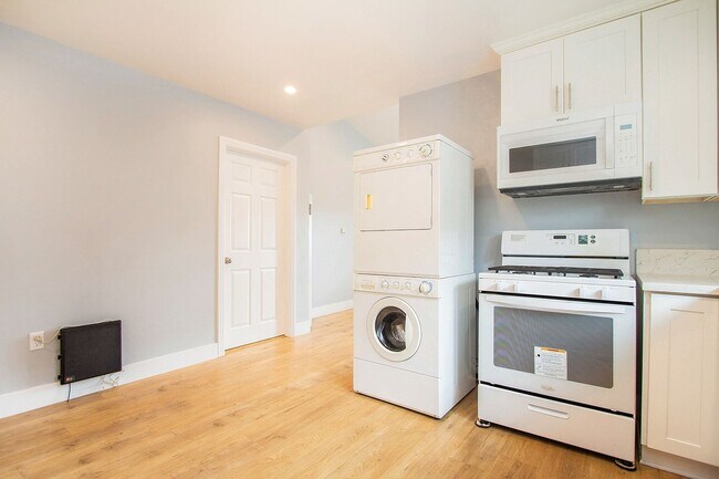 Building Photo - Olive Avenue Triplex