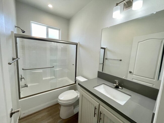 Building Photo - 33 Magnolia Via