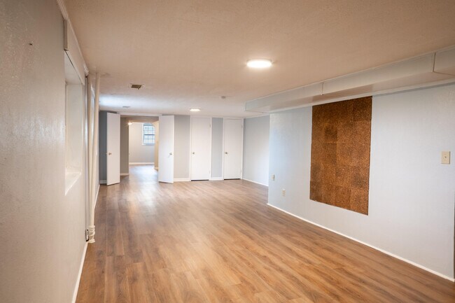 Building Photo - 400 Midland Dr