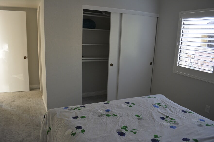 Building Photo - 1244 Valley View Rd