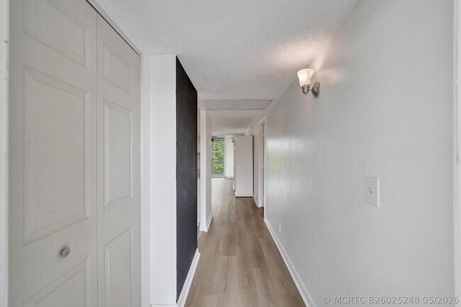 Building Photo - 9470 Poinciana Pl