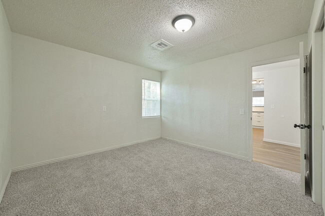 Building Photo - 3732 NW 26th St