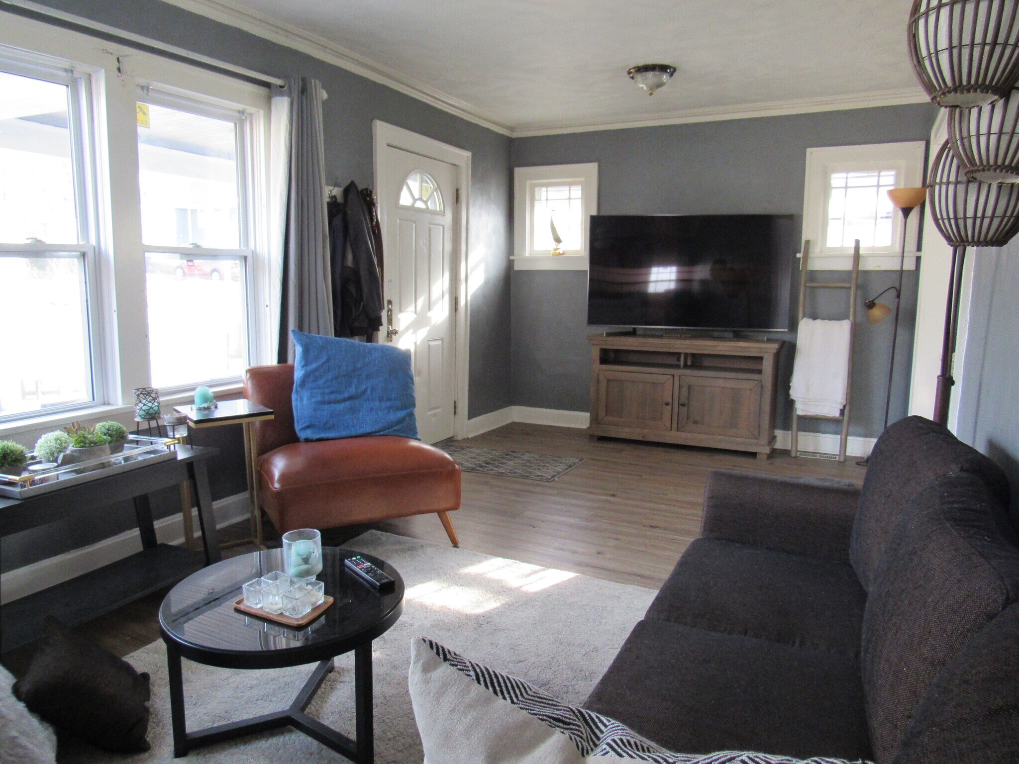 Building Photo - 5004 Euclid Ave