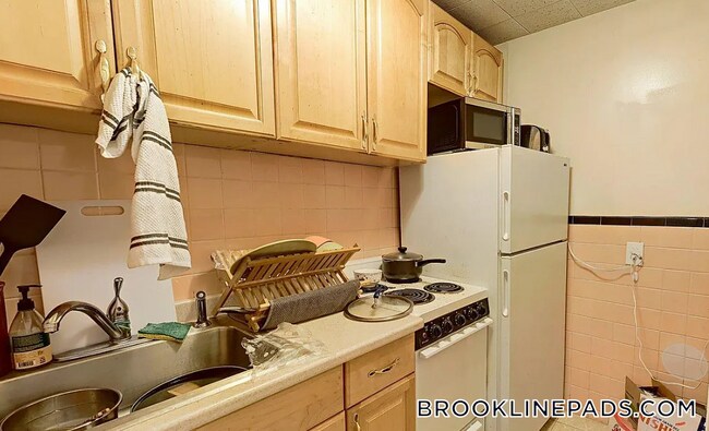 Building Photo - 1071 Beacon St