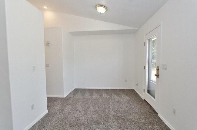 Building Photo - 608 Smith Ct
