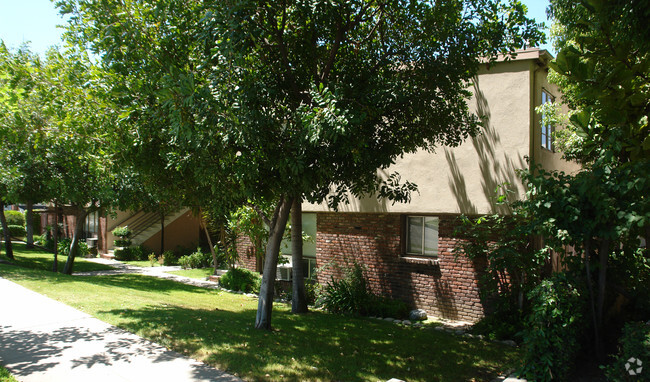 Building Photo - 677-681 S Marengo Ave