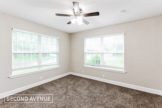 Building Photo - 2114 S Tyler St