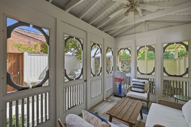 Building Photo - Capitol Hill Victorian Home | 3 Bed | 2.5 Bath | 2,700 Sf | Patio & Screened-In Porch | 2 Surface...