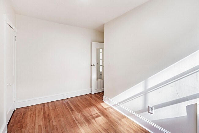 Building Photo - 3 bedroom, 1.5 bath home in The Triangle, Wilmington, DE