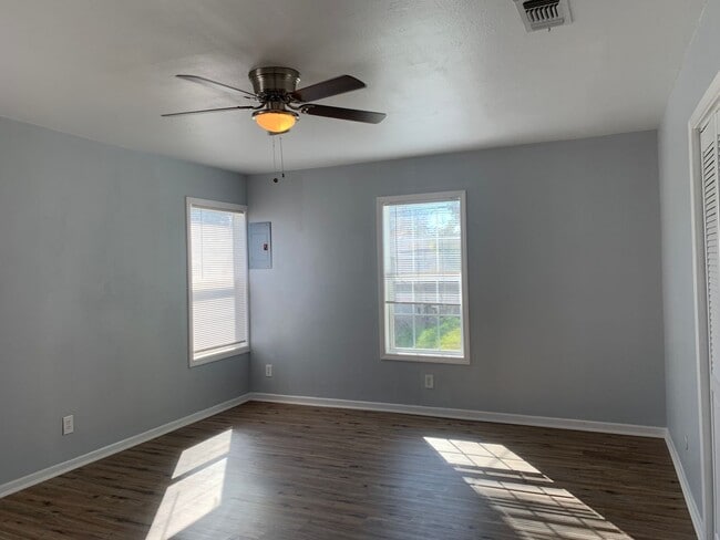 Building Photo - 3629 Lawnview St