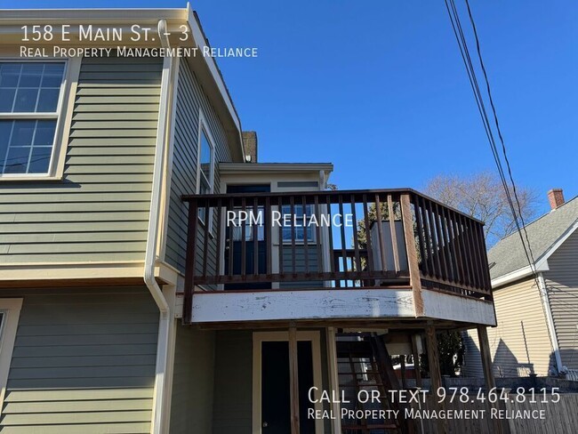 Building Photo - Charming 2 Bedroom, 1 Bath Top-Floor Unit ...