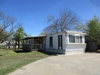 Building Photo - 2 bedroom 1.5 bath with Covered Deck and C...