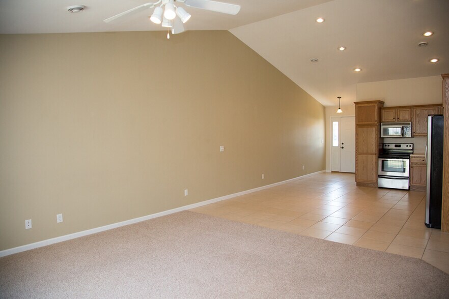 Building Photo - 2270 Fawn View Dr