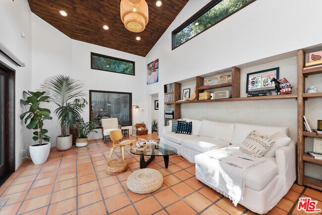 Building Photo - 1362 Old Topanga Canyon Rd