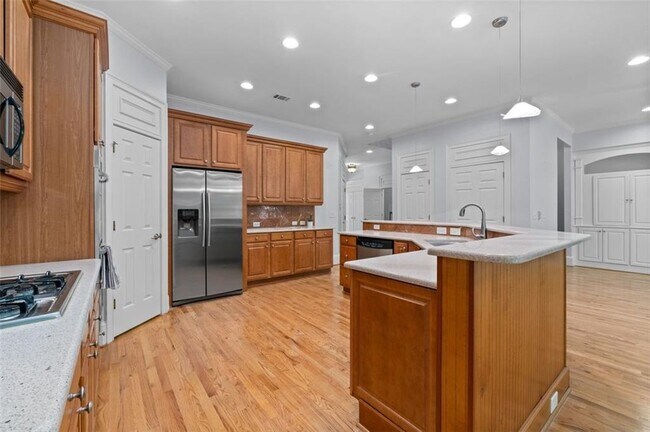 Building Photo - 6245 Spalding Dr