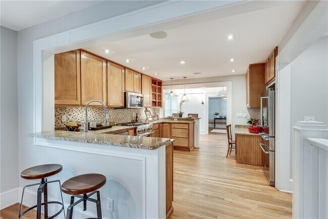 Building Photo - 953 Gilbert St SE