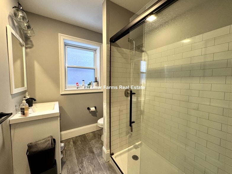 Building Photo - 179 Babcock St