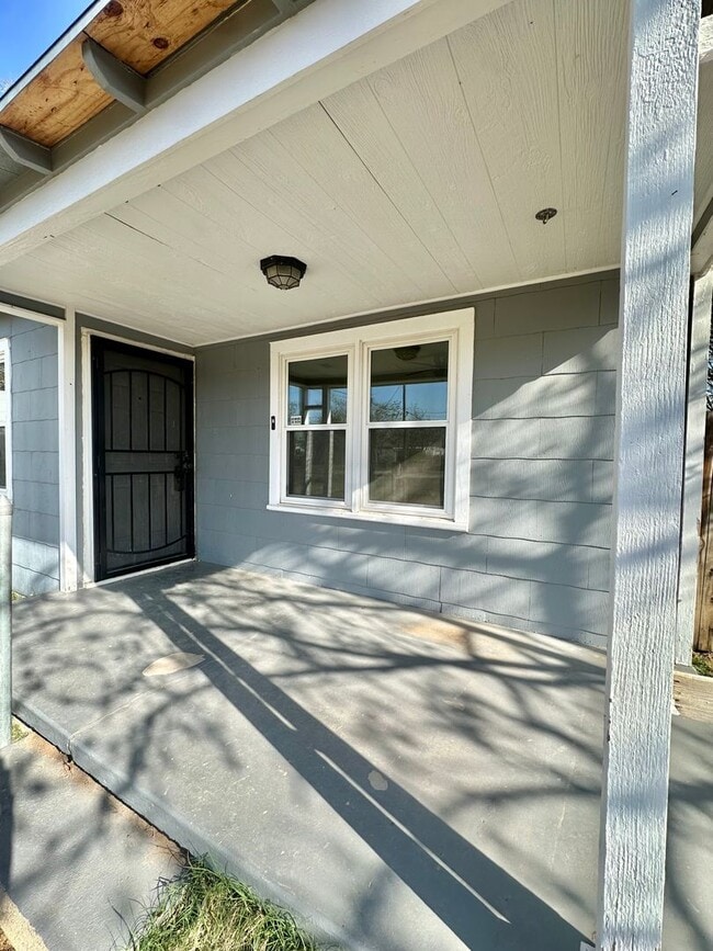 Building Photo - COMING MAY 2026 - Cozy 3 Bedroom Home Near Fort Concho!