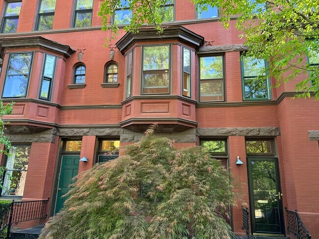 Building Photo - 3042 R St NW