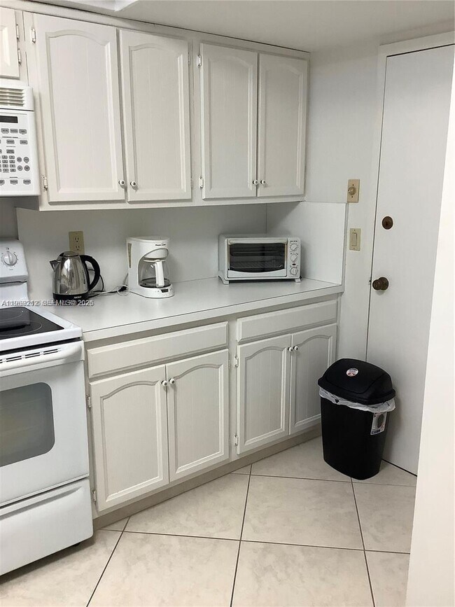 Building Photo - 5100 N Ocean Blvd