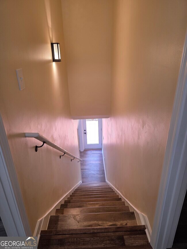 Building Photo - 135 Howell Dr SW