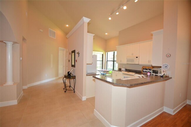 Building Photo - 16 River Point Dr