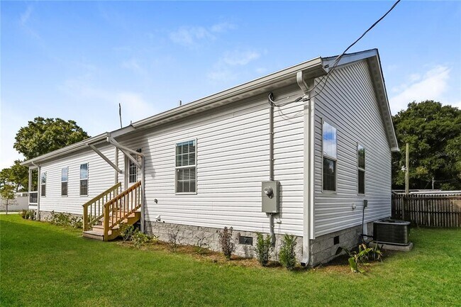 Building Photo - 6737 48th Ave N