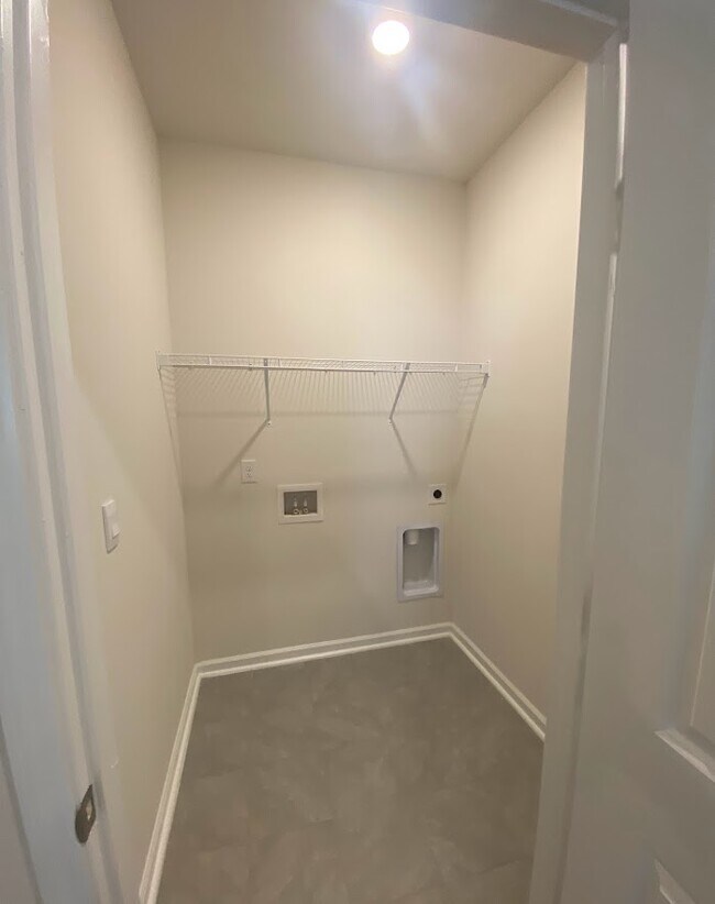 Building Photo - 1170 sennema circle