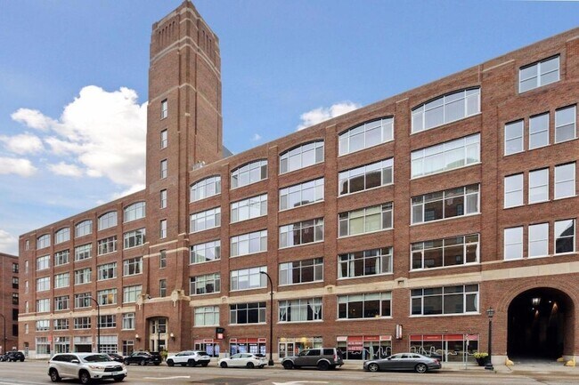 Building Photo - 700 N Washington Ave