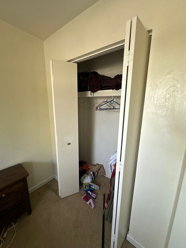 Building Photo - 215 Pheasant Run Dr